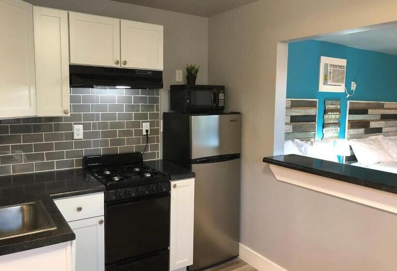 חדר משפחתי, Alexander's Landing