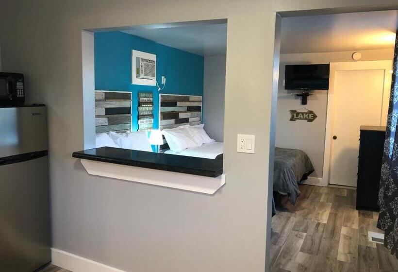 חדר משפחתי, Alexander's Landing