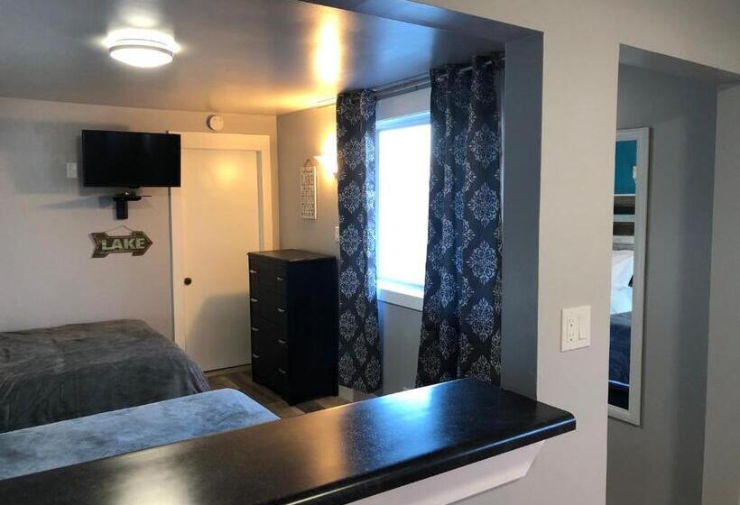 חדר משפחתי, Alexander's Landing