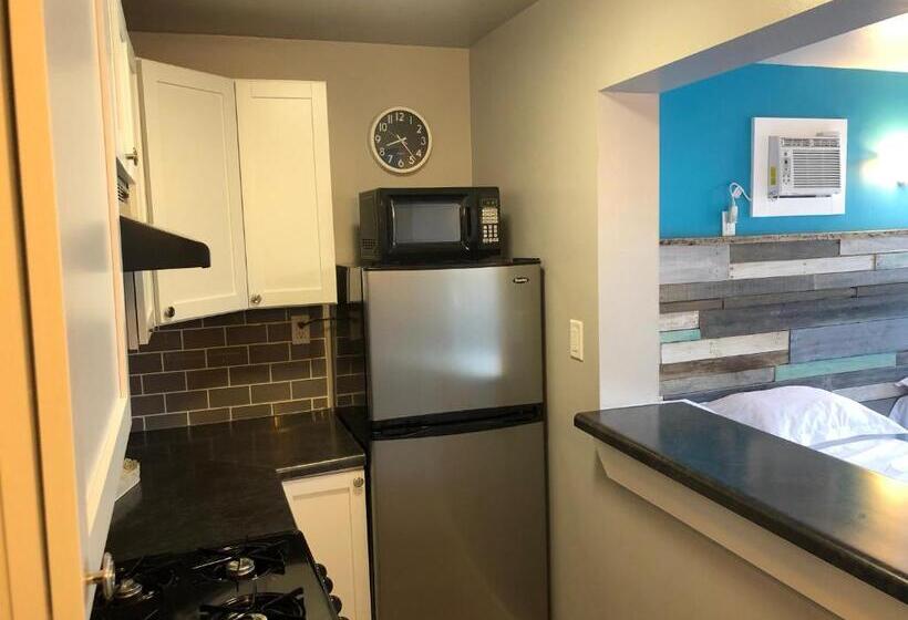 סוויטה משפחתית, Alexander's Landing