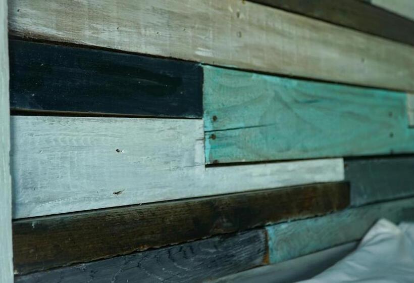 Suite with lake view, Alexander's Landing