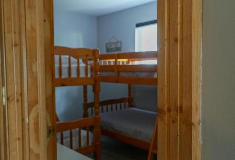 Suite with lake view, Alexander's Landing