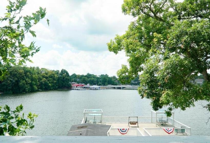 סוויטה נשיאותית, Alexander's Landing