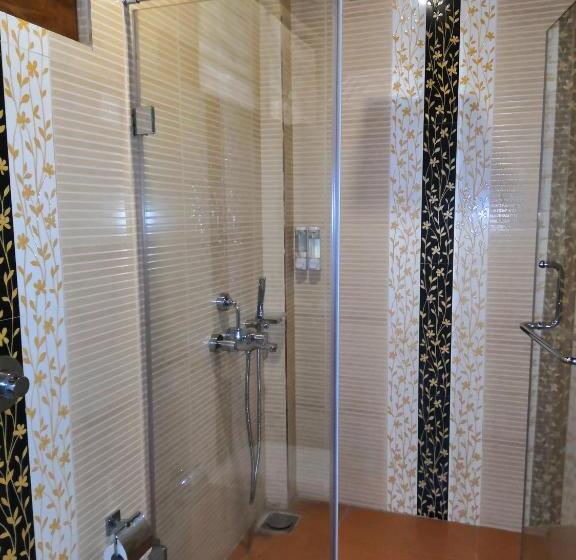 بنجلو قياسى غرفتين نوم, Rainforest Resort