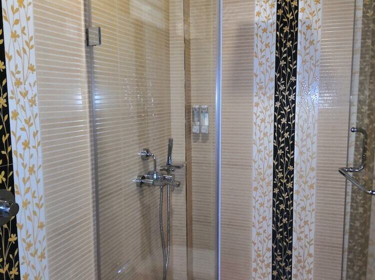 بنجلو قياسى غرفتين نوم, Rainforest Resort