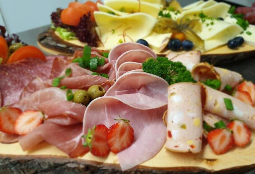 חדר משפחתי, Turmklause