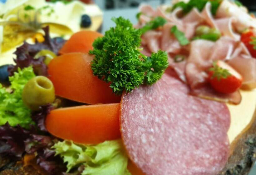 חדר משפחתי, Turmklause