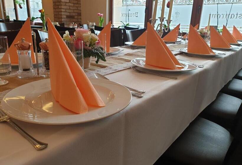 חדר משפחתי, Turmklause