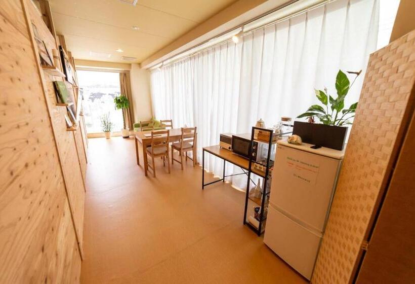 غرفة عائلية, Million Pointz