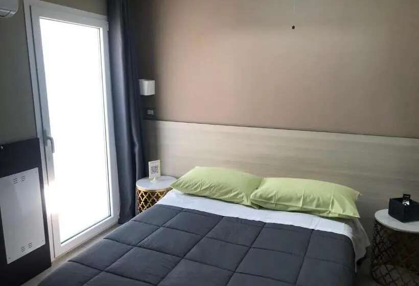 اتاق اکونومی, Villa Camilla Milano
