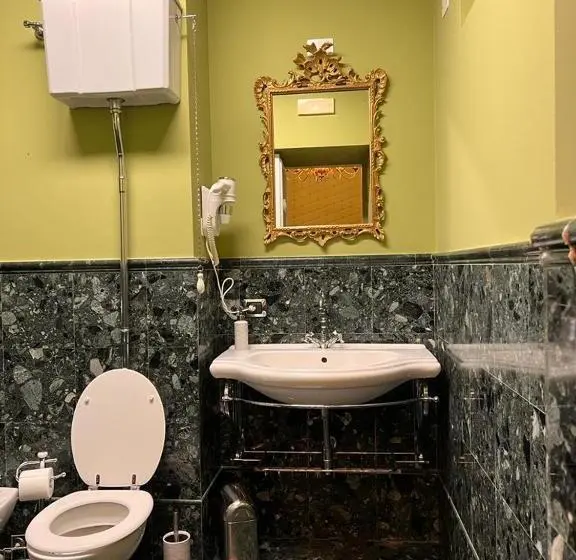 اتاق سوپریور با تخت بزرگ, Villa Camilla Milano