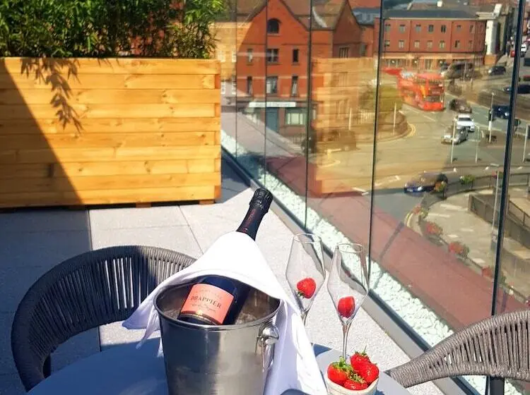 バルコニー付きデラックスルーム, Indigo   Chester, An Ihg