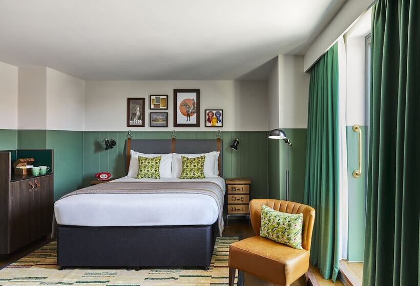 غرفة ديلوكس مزودة بشرفة, Indigo   Chester, An Ihg