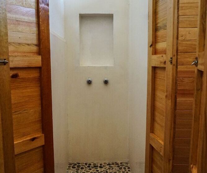 تختخواب در اتاق مشترک, Nomad Beach House   Hostel