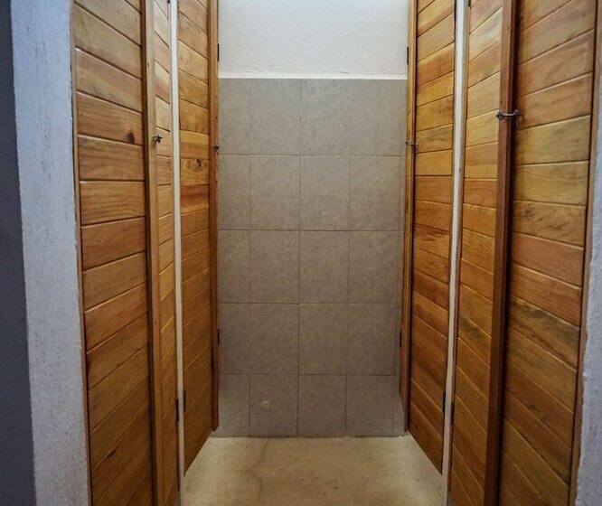 تختخواب در اتاق مشترک, Nomad Beach House   Hostel