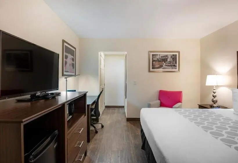اتاق استاندارد با تخت بزرگ, Rodeway Inn Near Hollywood Beach