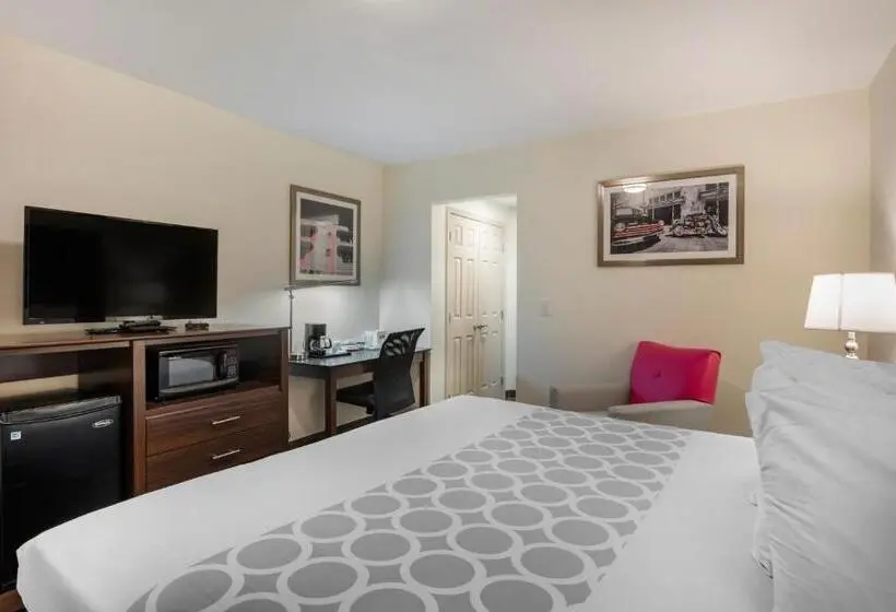 اتاق استاندارد با تخت بزرگ, Rodeway Inn Near Hollywood Beach