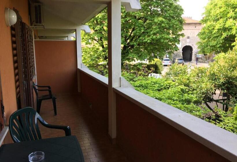 غرفة كلاسيكية ثلاثية, Al Pescatore