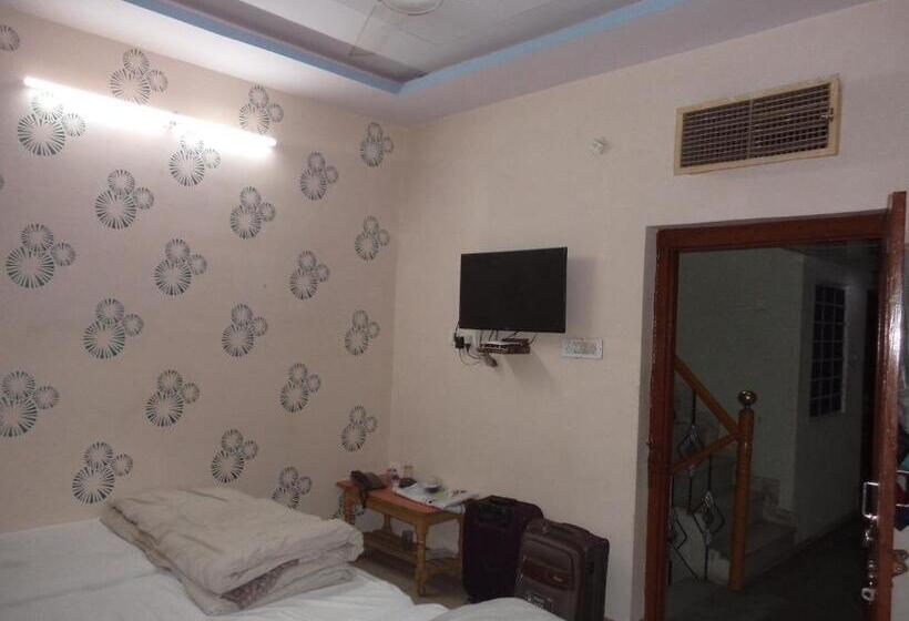 Номер Economy, Budget Accommodation Near Station Road