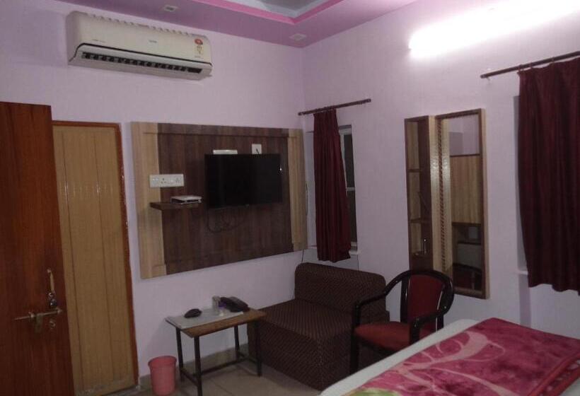 חדר בסיסי לשלושה, Budget Accommodation Near Station Road