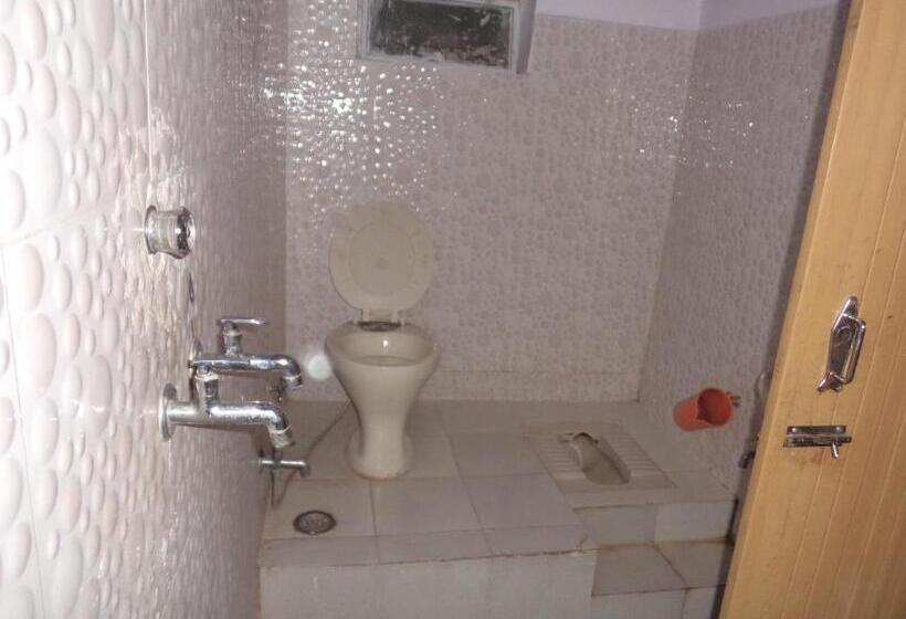 חדר סטנדרט לארבעה, Budget Accommodation Near Station Road