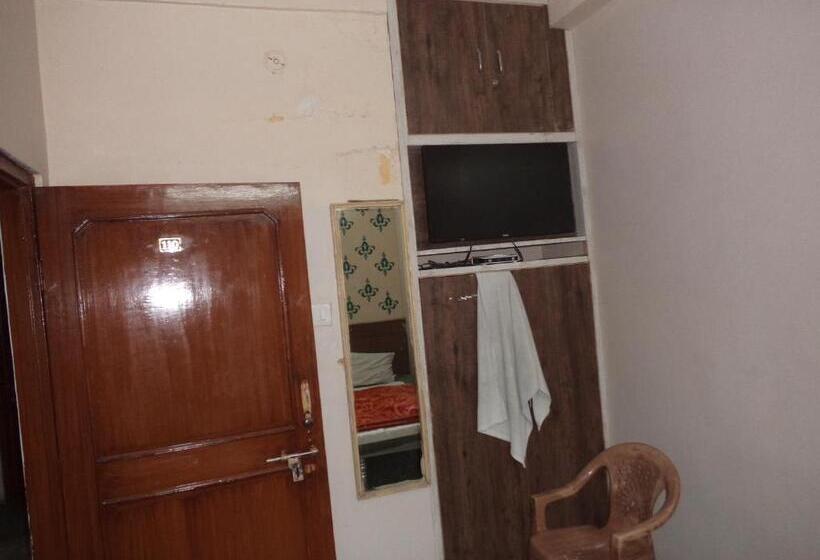 四人标准间, Budget Accommodation Near Station Road