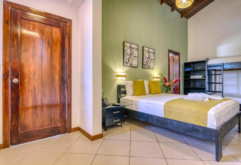 חדר לארבעה סטנדרטי עם מרפסת, Terrazas Del Caribe