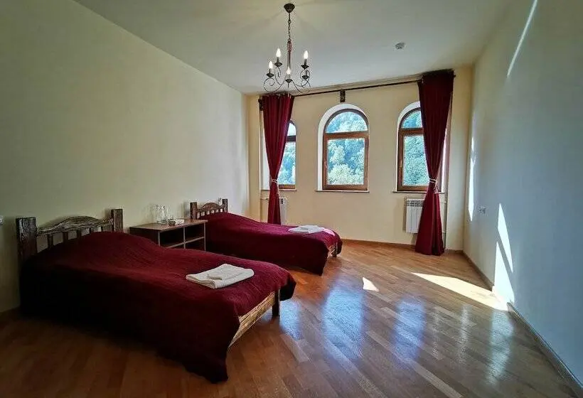 ベーシック４人部屋, Vanatun Monastery Stay