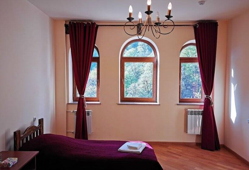 베이직 4인 룸, Vanatun Monastery Stay