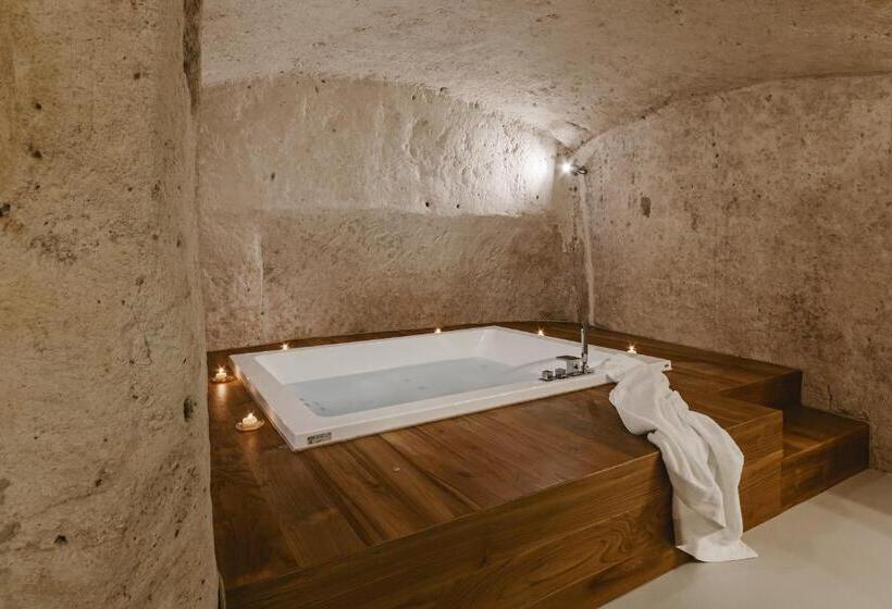 带按摩浴盆的套房, Cenobio Hotel & Spa Matera