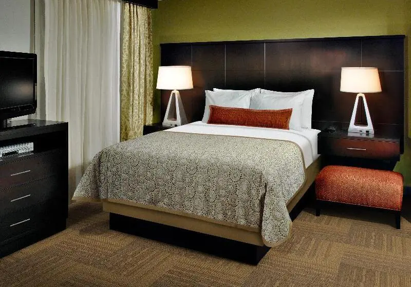 キングサイズベッドのスイートルーム, Staybridge Suites Lafayette, An Ihg