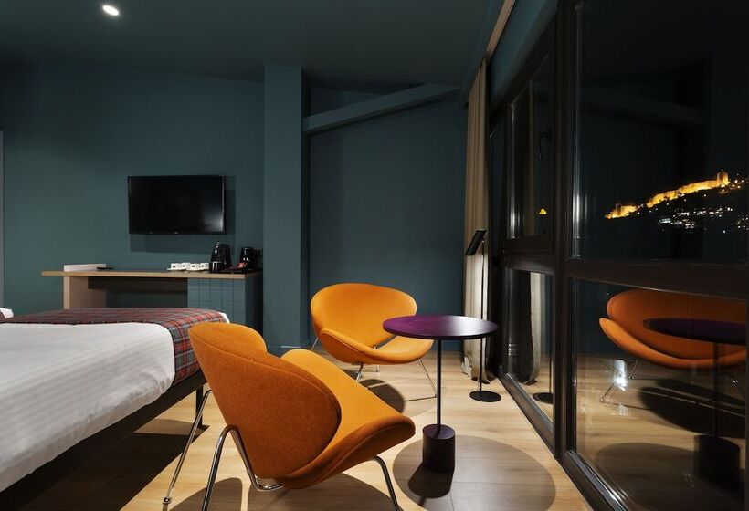 اتاق سوپریور, Zeg