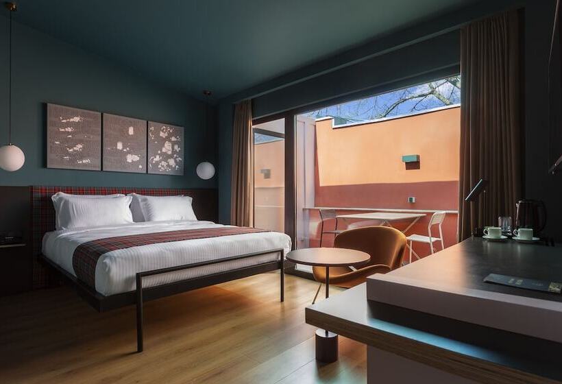 اتاق استاندارد با بالکن, Zeg