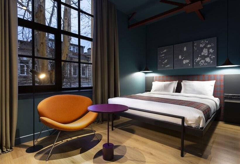 اتاق خانوادگی, Zeg