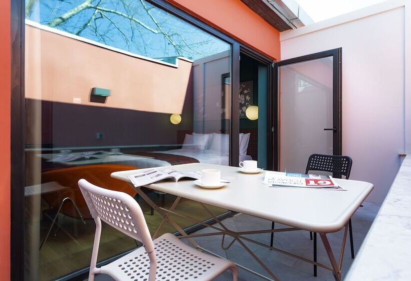 اتاق خانوادگی, Zeg