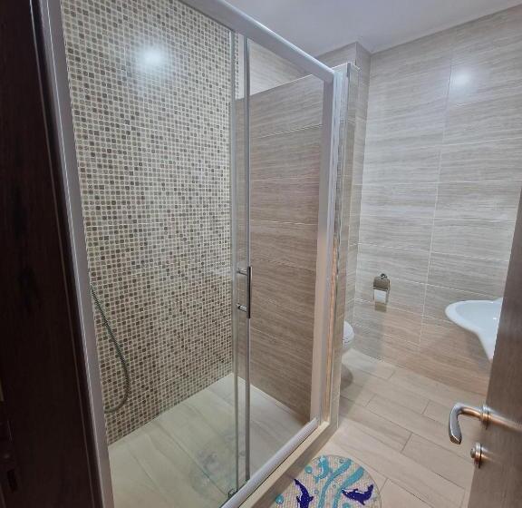 اتاق استاندارد, Valurile Mării Vama   Veche