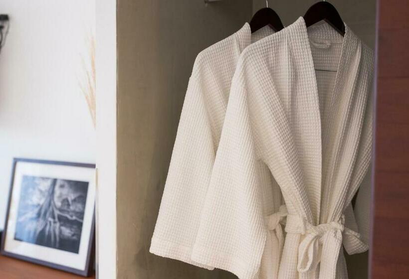 اتاق استاندارد با تخت دو نفره بزرگ, Molito Blanc Postel