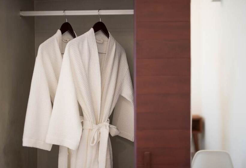 اتاق لوکس خانوادگی, Molito Blanc Postel