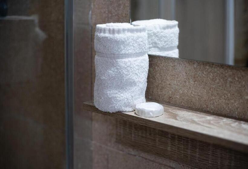 اتاق استاندارد, Tarona Guesthouse