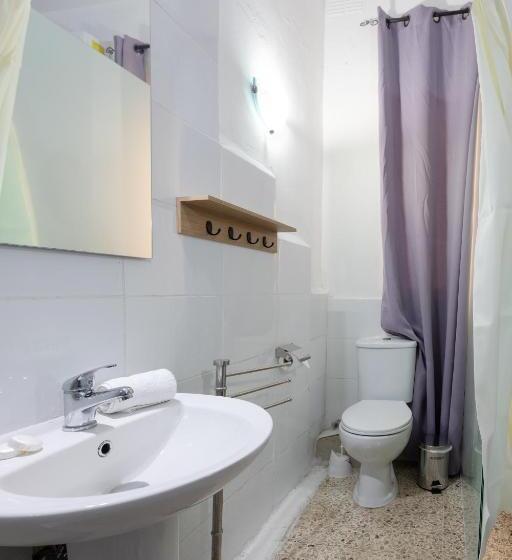 اتاق استاندارد, Tarona Guesthouse