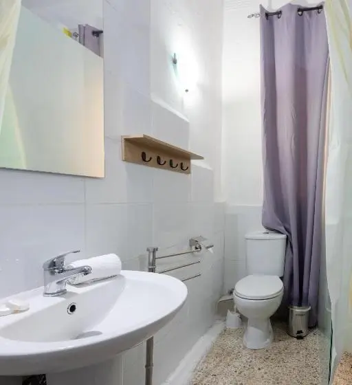 اتاق استاندارد, Tarona Guesthouse
