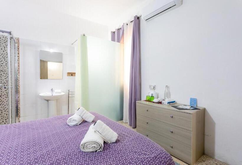 اتاق استاندارد, Tarona Guesthouse