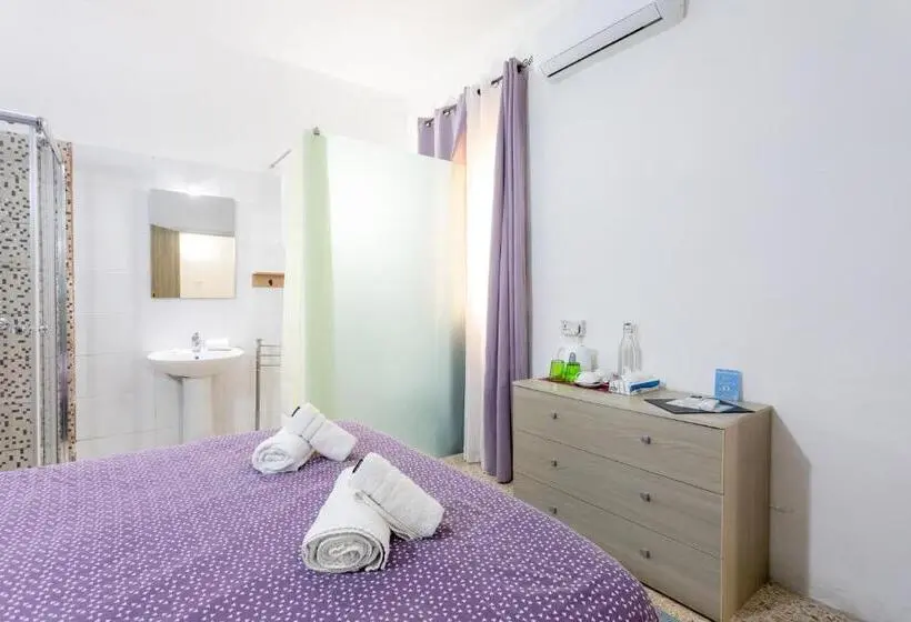 اتاق استاندارد, Tarona Guesthouse