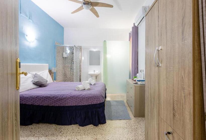 اتاق استاندارد, Tarona Guesthouse