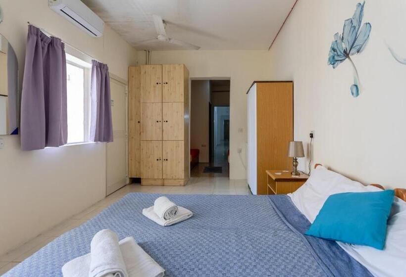 اتاق خانوادگی, Tarona Guesthouse