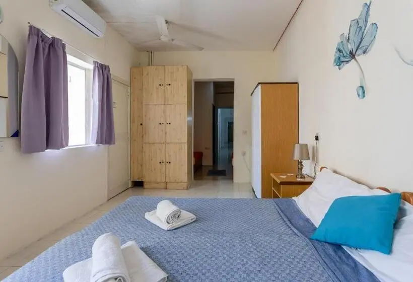 اتاق خانوادگی, Tarona Guesthouse