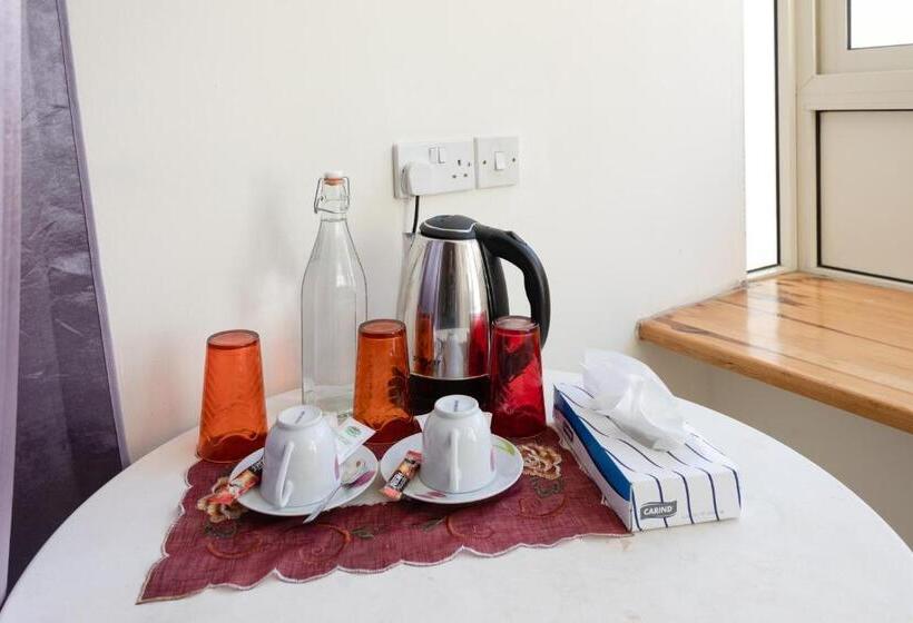 اتاق خانوادگی, Tarona Guesthouse
