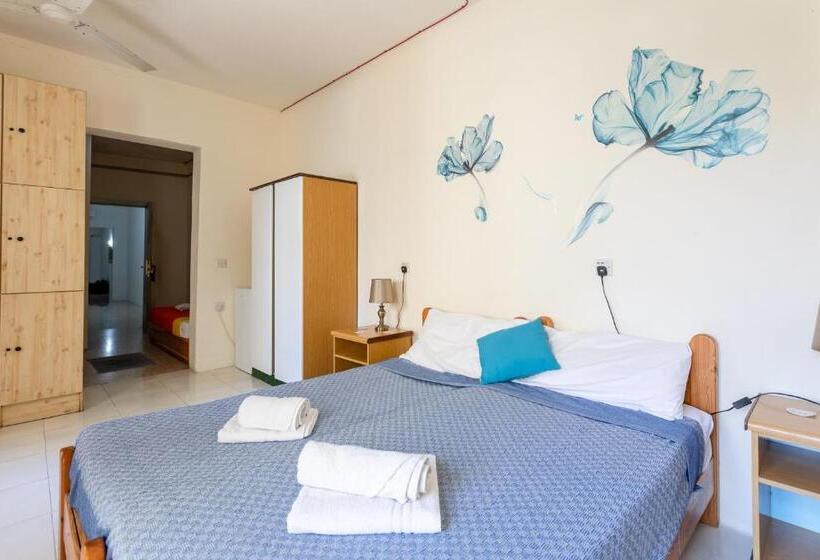 اتاق خانوادگی, Tarona Guesthouse