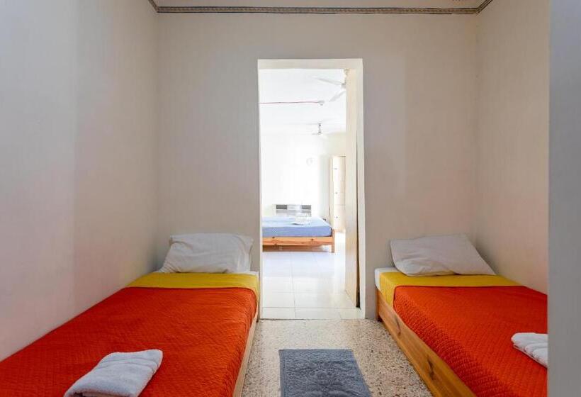 اتاق خانوادگی, Tarona Guesthouse