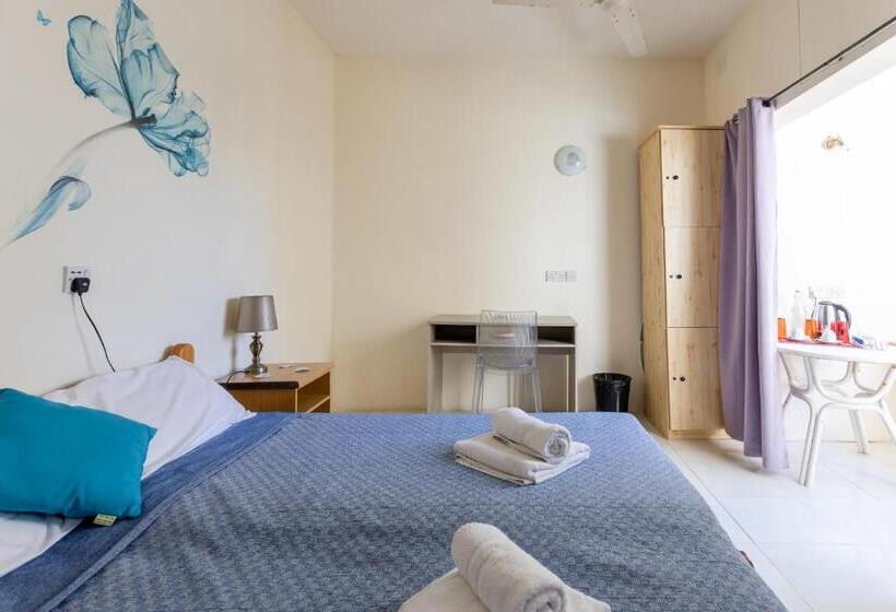 اتاق خانوادگی, Tarona Guesthouse